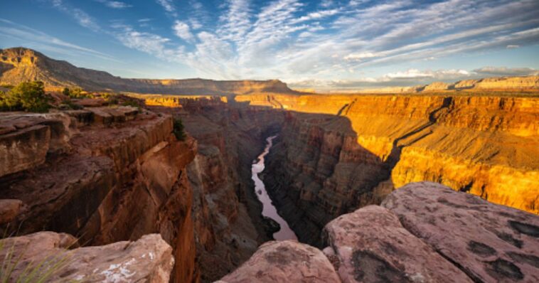 grand-canyon-flash-flood-knocks-out-sole-water-line,-leaves-1-dead,-15-missing