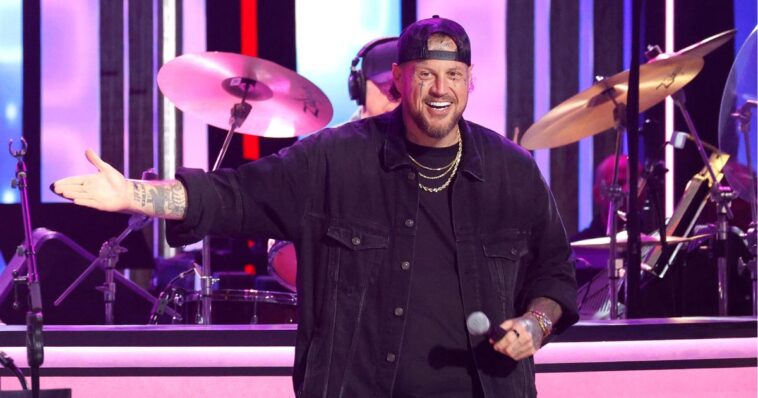 ‘you’re-fired’:-police-event-scraps-jelly-roll-performance-in-response-to-trump-bashing-on-‘kimmel’