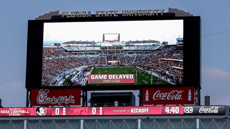 fsu-smu-game-turns-into-old-school-football-after-stadium-power-outage-wipes-out-in-game-communication