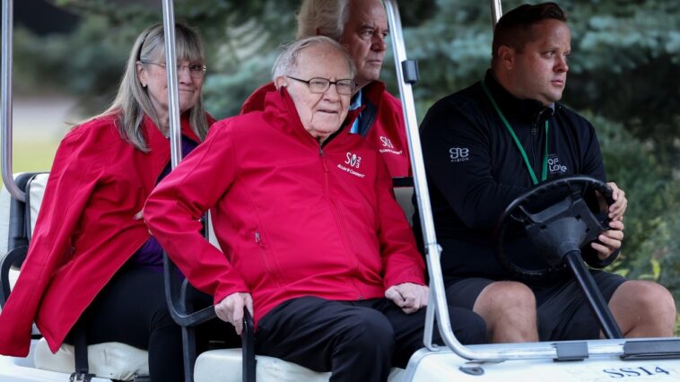 the-us-has-a-$40-trillion-debt-crisis.-billionaire-warren-buffet-knows-how-to-solve-it