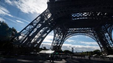 eiffel-tower-makes-female-workers-‘invisible’-to-accommodate-religious-group