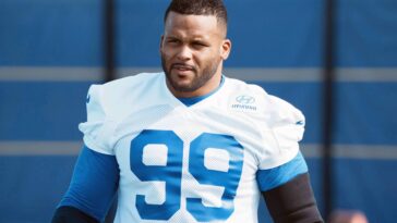 rams-provide-definitive-update-on-aaron-donald’s-status-for-season-opener