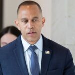 hakeem-jeffries-facing-avalanche-of-trouble-from-his-own-party-after-midterms:-‘he’s-got-a-lot-of-people-mad-at-him’