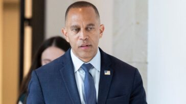 hakeem-jeffries-facing-avalanche-of-trouble-from-his-own-party-after-midterms:-‘he’s-got-a-lot-of-people-mad-at-him’