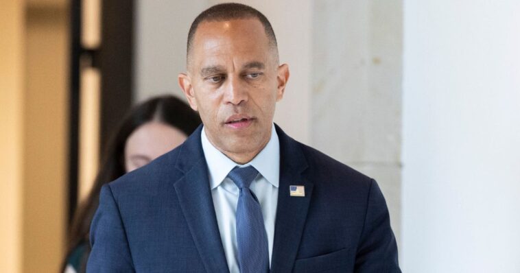 hakeem-jeffries-facing-avalanche-of-trouble-from-his-own-party-after-midterms:-‘he’s-got-a-lot-of-people-mad-at-him’