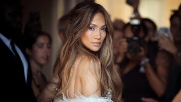jennifer-lopez-stuns-in-patterned-swimsuit-while-soaking-up-final-days-of-summer