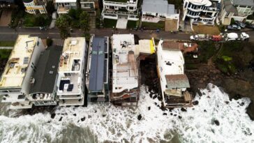malibu-issues-urgent-evacuation-order-after-coastal-flooding
