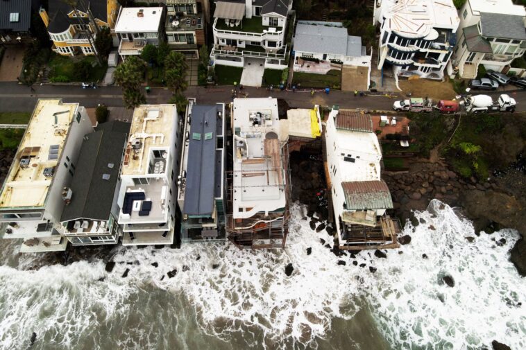 malibu-issues-urgent-evacuation-order-after-coastal-flooding
