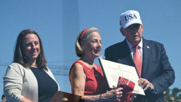 trump-remembers-9/11-ahead-of-25th-anniversary,-awards-presidential-medal-of-freedom-to-‘man-in-the-red-bandana’