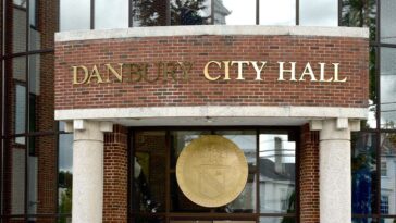 connecticut-council-member-sounds-alarm-after-city-opens-law-enforcement-jobs-to-noncitizens
