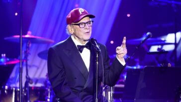 art-garfunkel-says-he’s-contemplating-leaving-america-because-of-trump