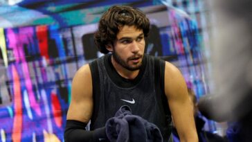 tennis-star-carlos-alcaraz-vomits-in-towel-during-us-open-thriller-after-trying-to-shoo-cameras-away