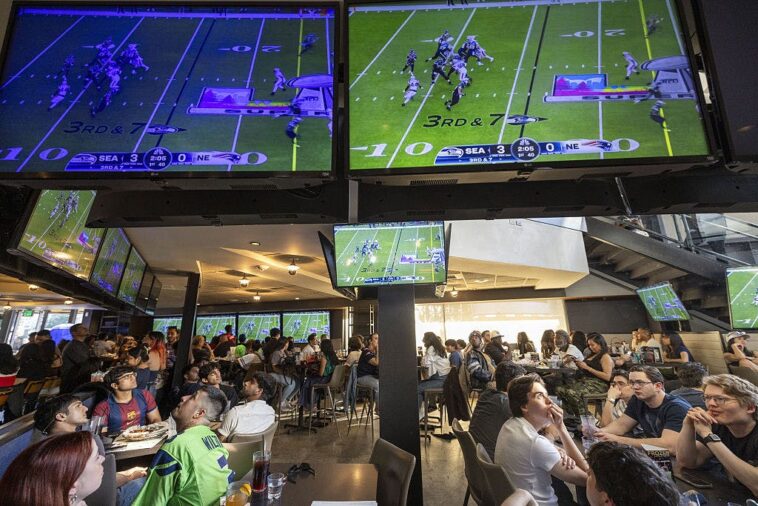 don’t-swat-the-seriousness-of-the-scorebug:-inside-sports-tv-viewers’-nerdiest-obsession
