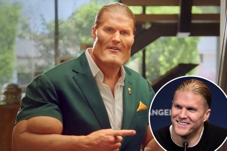 the-truth-behind-bizarre-clay-matthews-photos-as-fans-go-wild