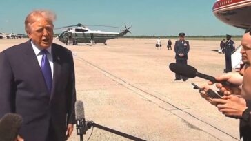reporters-rush-to-president-trump-after-emergency-slide-deploys-on-new-air-force-one-(video)
