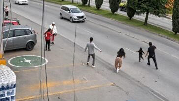 watch:-hero-supermarket-manager-in-mexico-dives-into-the-road-and-saves-child-from-being-run-over-by-oncoming-traffic