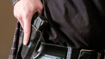 armed-texas-customer-opens-fire,-ends-knife-wielding-bank-robber’s-criminal-career