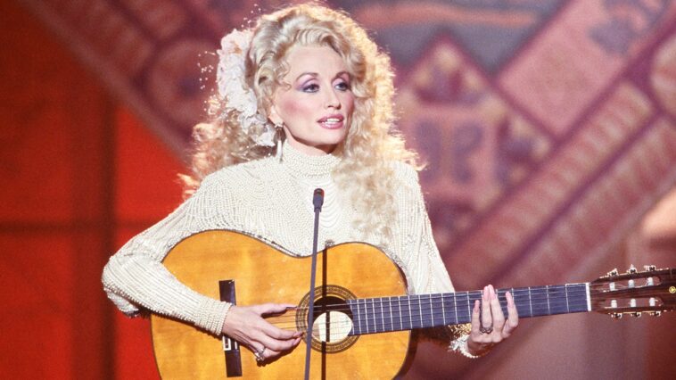 dolly-parton-‘could-not-bear-negative-things’-and-kept-her-cancer-diagnosis-from-fans-and-family