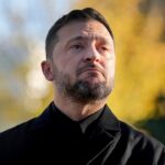 drone-nearly-strikes-zelenskyy’s-plane-before-takeoff-for-norwegian-king’s-funeral,-pm-says