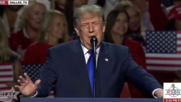 president-trump-announces-worthless-senate-majority-leader-john-thune-at-gop-convention-and-crowd-boos-loudly!-(video)