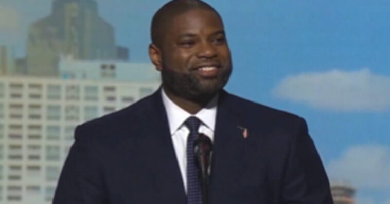 byron-donalds-rocks-gop-convention,-points-out-that-texas-and-florida-have-something-specific-in-common-(video)