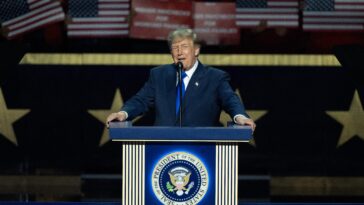 trump-will-pledge-to-slash-‘out-of-control-credit-card-swipe-fees’-at-gop-midterm-convention