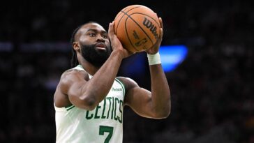 nba-star-jaylen-brown-says-in-ridiculous-interview-he’s-an-influencer,-not-an-entertainer-for-fans