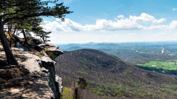 hiker-in-georgia-makes-disturbing-discovery-on-mountain