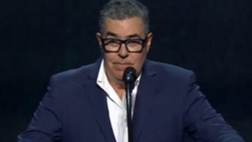 adam-carolla-mocks-the-left-with-hilarious-‘land-acknowledgement’-at-the-gop-midterm-convention-(video)