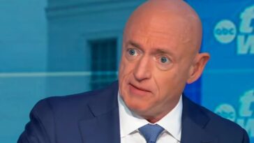 dem-senator-mark-kelly-shares-‘note’-from-‘everyday-american’-that-was-left-on-his-plane-seat-while-he-was-in-the-restroom-and-the-replies-are-absolutely-savage