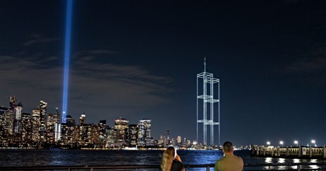 watch:-2,977-lights-shine-above-new-york-to-honor-9/11-twin-towers-victims