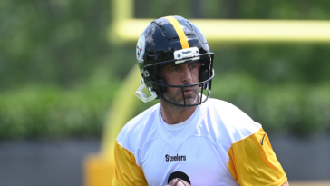aaron-rodgers-roasts-‘gutless’-espn’s-integrity-for-its-dianna-russini-mike-vrabel-coverage-‘hypocrisy’