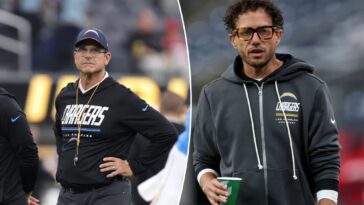 mike-mcdaniel-jokes-he-looks-like-chargers-‘it-guy’-next-to-jim-harbaugh