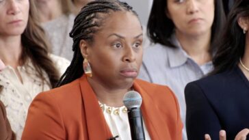 oprah-audience-erupts-in-applause-as-doctor-demands-“pink-shirts-and-energy”-for-black-mothers-who-kill-their-children-—-“i-want-us-to-have-the-same-passion”