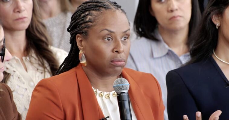 oprah-audience-erupts-in-applause-as-doctor-demands-“pink-shirts-and-energy”-for-black-mothers-who-kill-their-children-—-“i-want-us-to-have-the-same-passion”