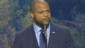 dallas-mayor-eric-johnson-tells-gop-midterm-convention-audience-why-he-flipped-from-democrat-to-republican-(video)
