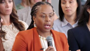 applause-erupts-as-oprah-guest-says-black-moms-who-kill-their-kids-should-get-compassion-like-lindsay-clancy