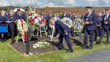 moving:-flight-crews-gather-in-uniform-at-shanksville’s-9/11-memorial-to-honor-their-fallen-colleagues