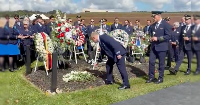 moving:-flight-crews-gather-in-uniform-at-shanksville’s-9/11-memorial-to-honor-their-fallen-colleagues