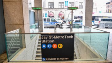 knife-wielding-woman-slashes-female-commuter-during-clash-at-nyc-subway-station