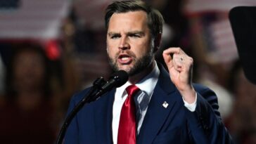 watch:-jd-vance-ignites-convention-crowd-with-response-to-mexican-flag-waving-heckler