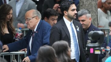 lipreader-reveals-what-giuliani-said-to-zohran-mamdani-in-awkward-exchange-at-9/11-ceremony