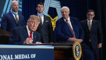 inside-trump’s-intimate-meeting-with-nation’s-bravest-soldiers-during-whirlwind-texas-trip