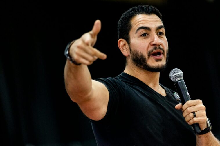 el-sayed-says-his-‘whole-*ss’-medical-degree-qualifies-him-to-green-light-child-sex-changes
