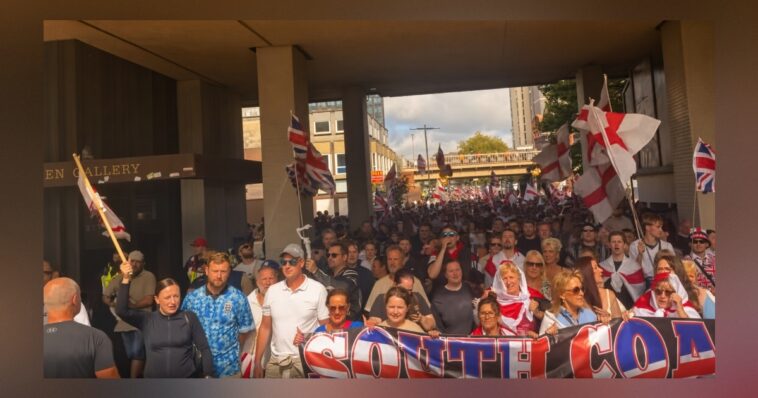uk-anti-immigration-demonstrators-clash-with-counter-protesters-and-police-in-portsmouth-harbor-–-citizens-keep-pressuring-labour-government-over-small-boat-invasion-(videos)