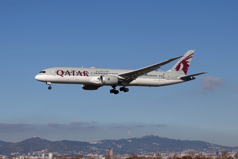 2-men-restrained-after-‘terrifying’-altercation-on-qatar-airways-flight-out-of-melbourne:-report