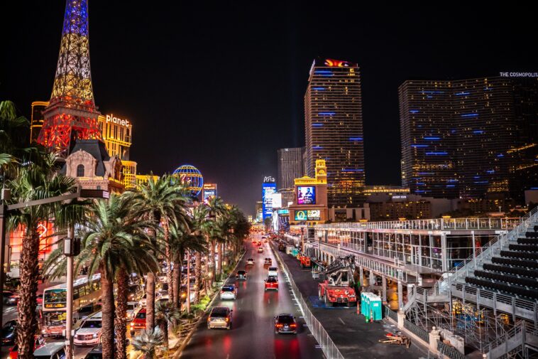 las-vegas-tourist-gets-hosed-for-$32k-after-wild-hot-tub-night-with-two-women