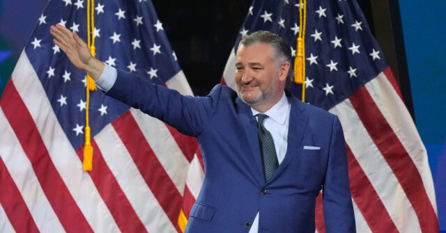 fired-up-crowd-interrupts-ted-cruz-with-‘ted,-you-suck!’-chants