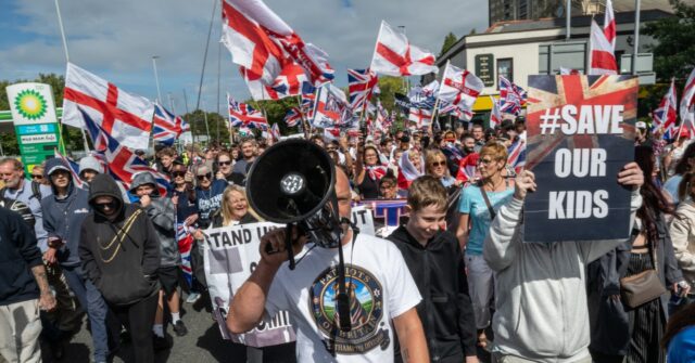 anti-mass-migration-protesters-descend-on-portsmouth,-police-arrest-man-in-burqa-after-face-mask-ban