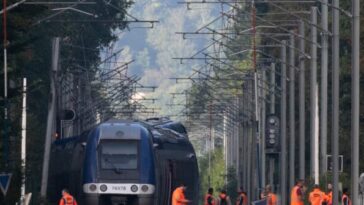 police-suspect-sabotage-as-train-derails-in-france,-injuring-44-people